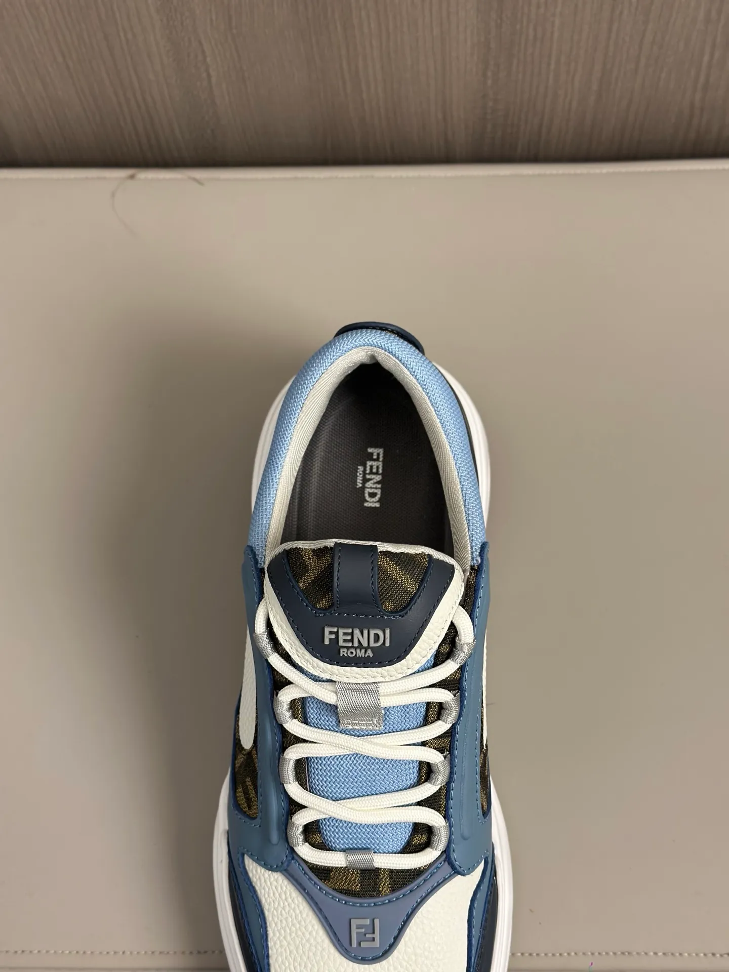 [FENDI] Fendi men's shoes 💰780💰 - High-end quality original casual sports shoes - Upper: Nappa calfskin, pebbled calfskin, tongue and heel; injection molded brand logo plastic module - Lining: brand canvas - Outsole: ultra-light T men's shoes 💰R foam rubber; molded outsole - Super high quality control, fine workmanship: highlighted (high-end, luxury, grade) -Size :39-44 (38, 45, can be customized)